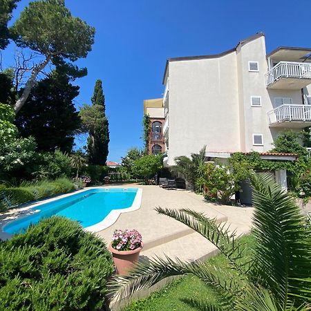 Villa Flora Kaštela 外观 照片